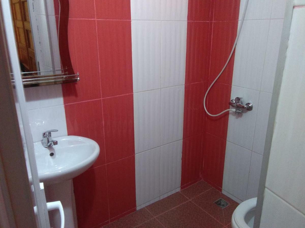 Str.Agmashenebeli 548 Hotel Kobuleti Luaran gambar