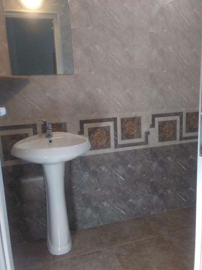 Str.Agmashenebeli 548 Hotel Kobuleti Luaran gambar