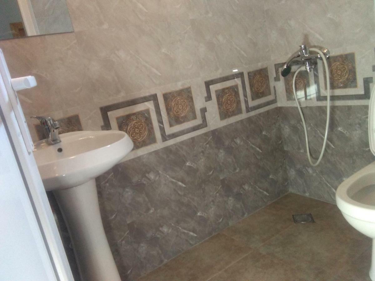 Str.Agmashenebeli 548 Hotel Kobuleti Luaran gambar