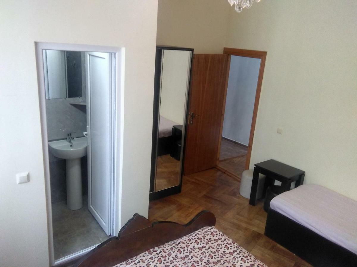 Str.Agmashenebeli 548 Hotel Kobuleti Luaran gambar